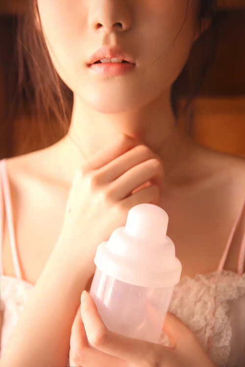 开云体育中国-双城记，绿茵烽烟与篮球闪电